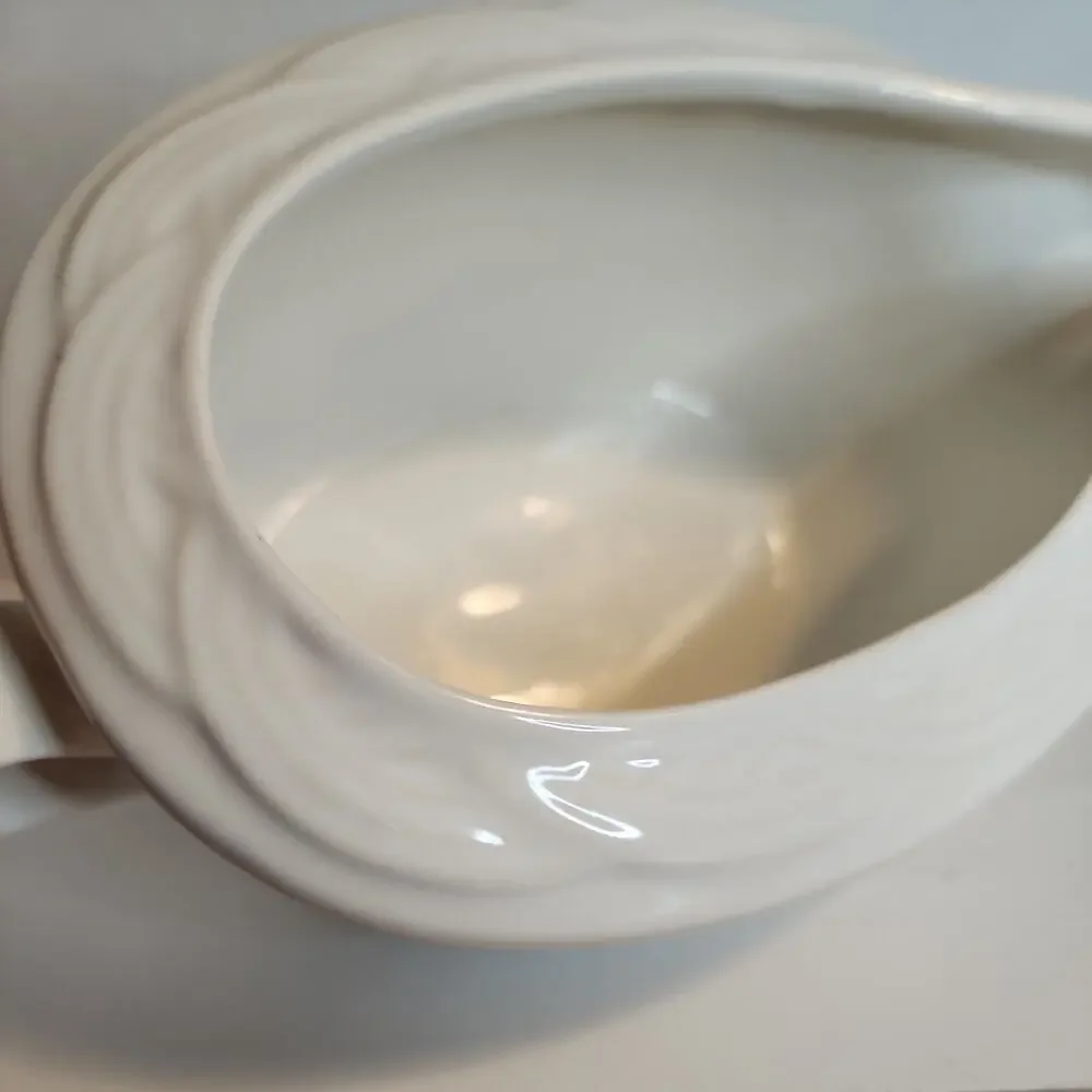 Pfaltzgraff SAUCE GRAVY BOAT Acadia White / Off White Woven Pattern Stoneware
